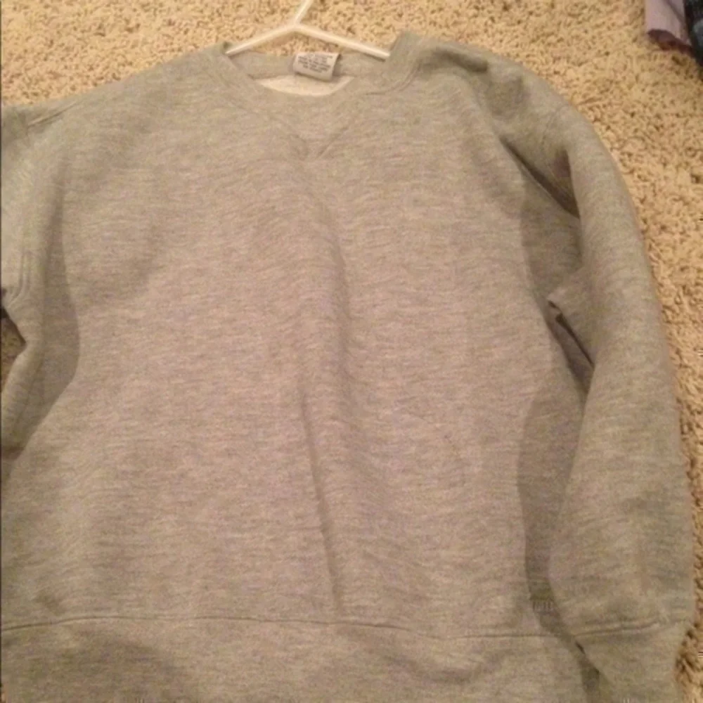 Old Navy gray sweatshirt